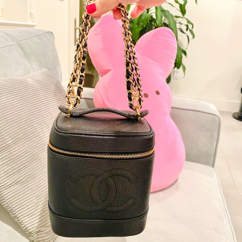 💓Sold💓Chanel Vintage Black Caviar Vanity Case - Picture 6 of 16